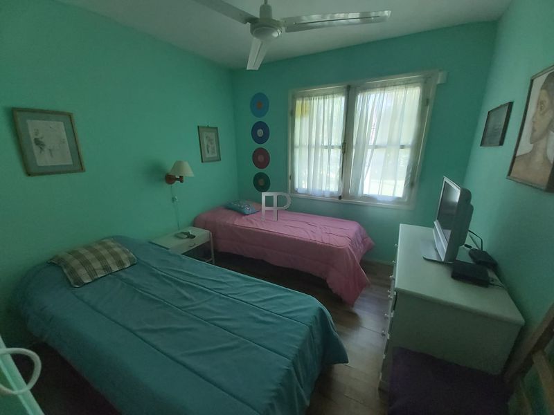 bedroom (photo 2)
